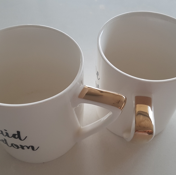 Set of 2 QUEEN WEST mugs with gold painted handles - Picture 3 of 3